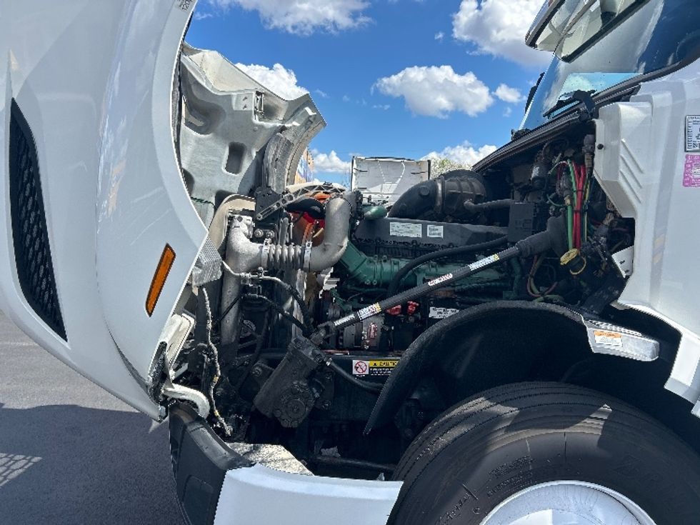 Sleeper Tractor-Heavy Duty Tractors-Volvo-2019-VNL64760-Greensboro-NC-462,068\n\t\tmiles-$ 58,250 - Image 21