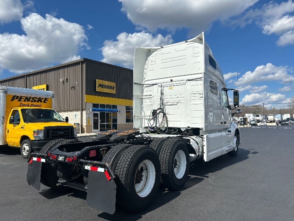 Sleeper Tractor-Heavy Duty Tractors-Volvo-2019-VNL64760-Greensboro-NC-462,068\n\t\tmiles-$ 58,250 - Image 7