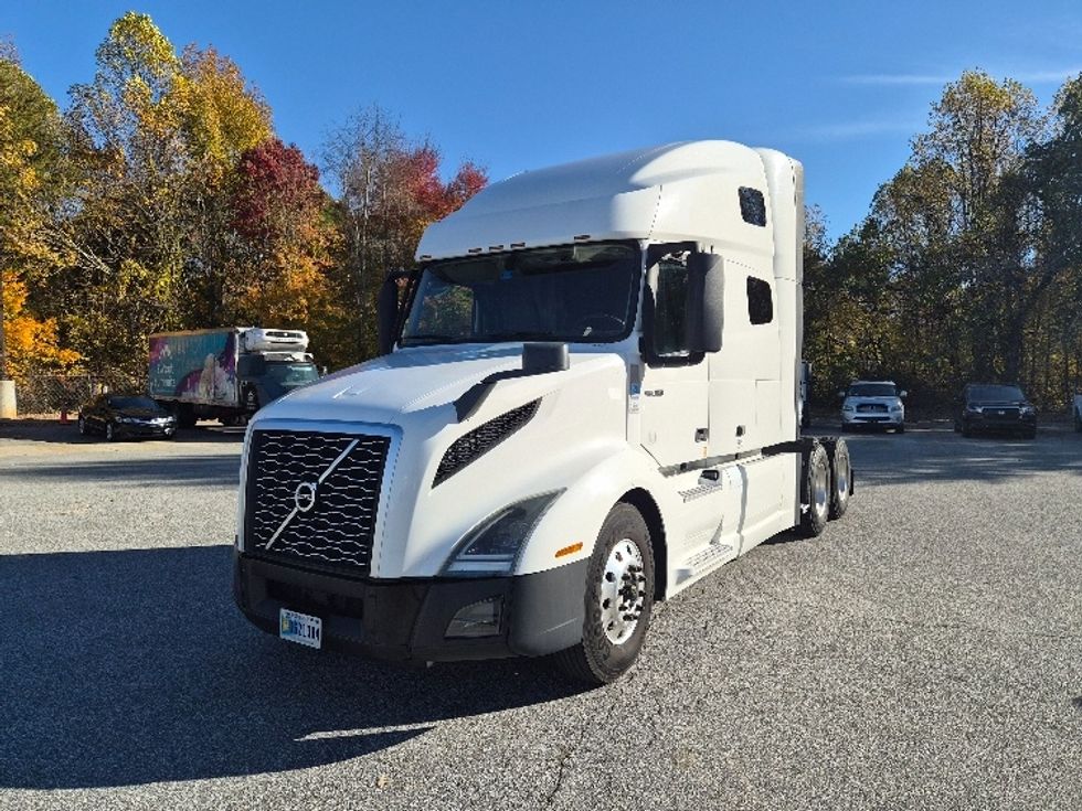 Sleeper Tractor-Heavy Duty Tractors-Volvo-2019-VNL64760-Greensboro-NC-555,645\n\t\tmiles-$ 60,500 - Image 3