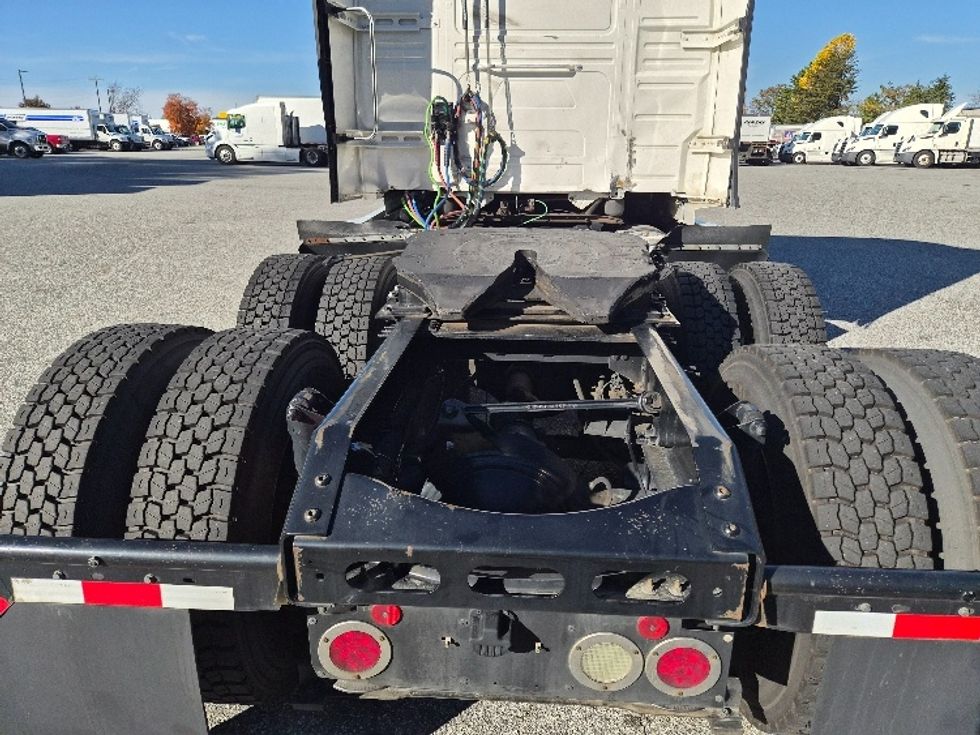 Sleeper Tractor-Heavy Duty Tractors-Volvo-2019-VNL64760-Greensboro-NC-555,645\n\t\tmiles-$ 60,500 - Image 6