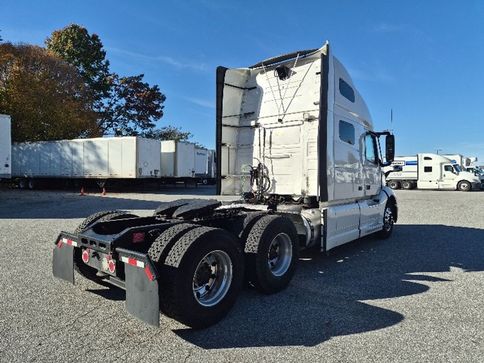 Sleeper Tractor-Heavy Duty Tractors-Volvo-2019-VNL64760-Greensboro-NC-555,645\n\t\tmiles-$ 60,500 - Image 7