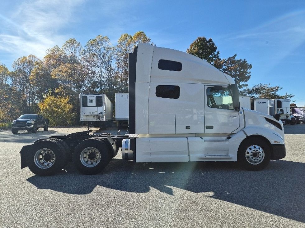 Sleeper Tractor-Heavy Duty Tractors-Volvo-2019-VNL64760-Greensboro-NC-555,645\n\t\tmiles-$ 60,500 - Image 8