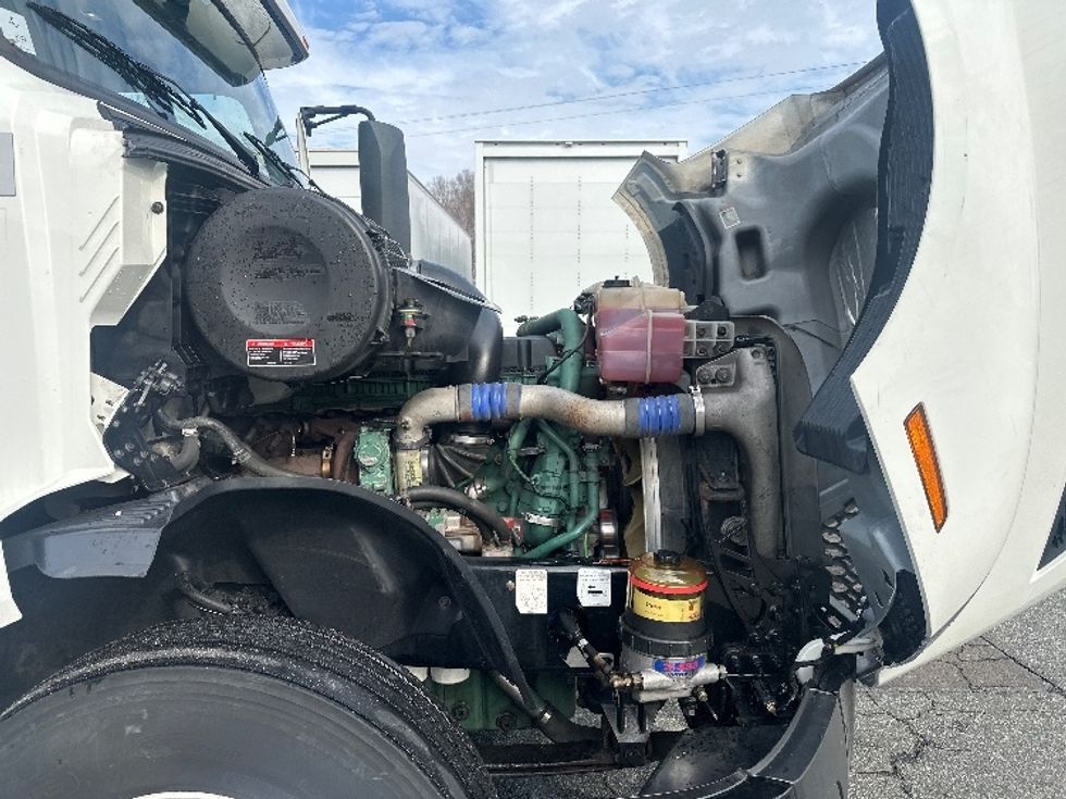 Sleeper Tractor-Heavy Duty Tractors-Volvo-2019-VNL64760-Greensboro-NC-600,111\n\t\tmiles-$ 54,250 - Image 20