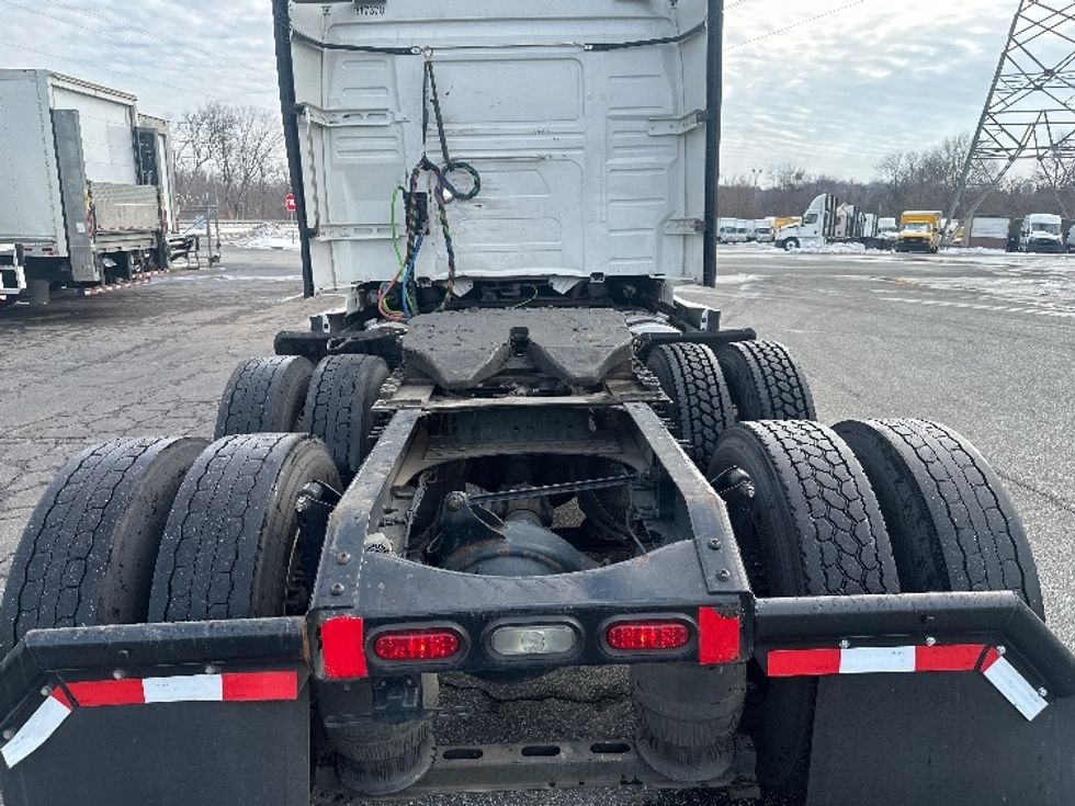 Sleeper Tractor-Heavy Duty Tractors-Volvo-2019-VNL64760-Greensboro-NC-600,111\n\t\tmiles-$ 54,250 - Image 6