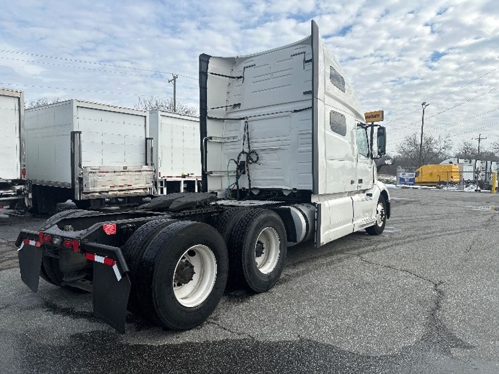 Sleeper Tractor-Heavy Duty Tractors-Volvo-2019-VNL64760-Greensboro-NC-600,111\n\t\tmiles-$ 54,250 - Image 7