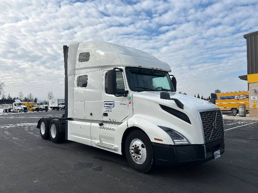 Sleeper Tractor-Heavy Duty Tractors-Volvo-2019-VNL64760-Greensboro-NC-643,950\n\t\tmiles-$ 48,000 - Image 1