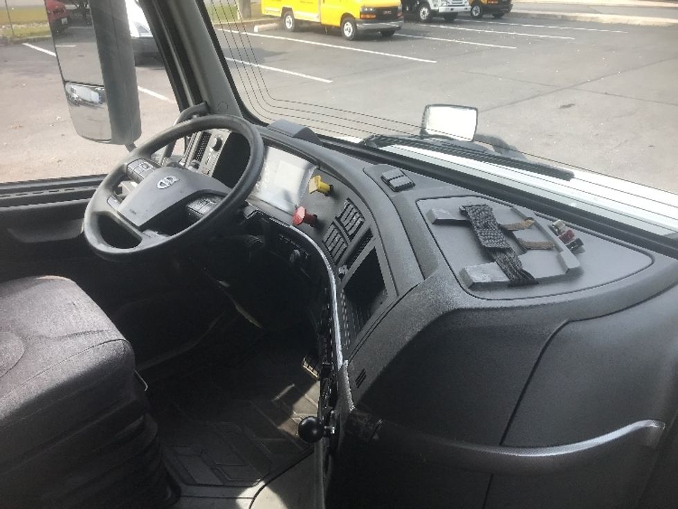 Sleeper Tractor-Heavy Duty Tractors-Volvo-2019-VNL64760-Harrisburg-PA-662,756\n\t\tmiles-$ 52,500 - Image 15