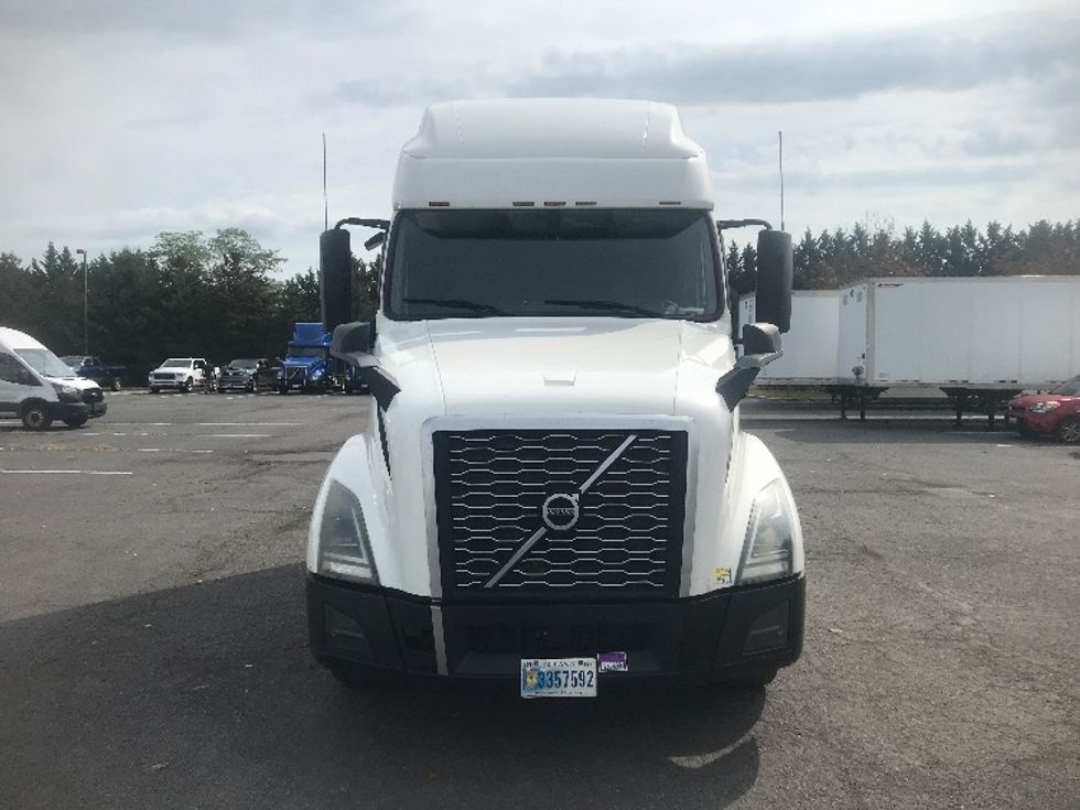 Sleeper Tractor-Heavy Duty Tractors-Volvo-2019-VNL64760-Harrisburg-PA-662,756\n\t\tmiles-$ 52,500 - Image 2