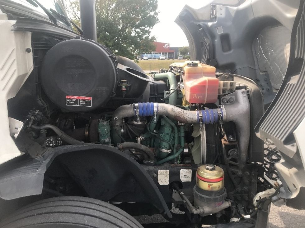 Sleeper Tractor-Heavy Duty Tractors-Volvo-2019-VNL64760-Harrisburg-PA-662,756\n\t\tmiles-$ 52,500 - Image 20