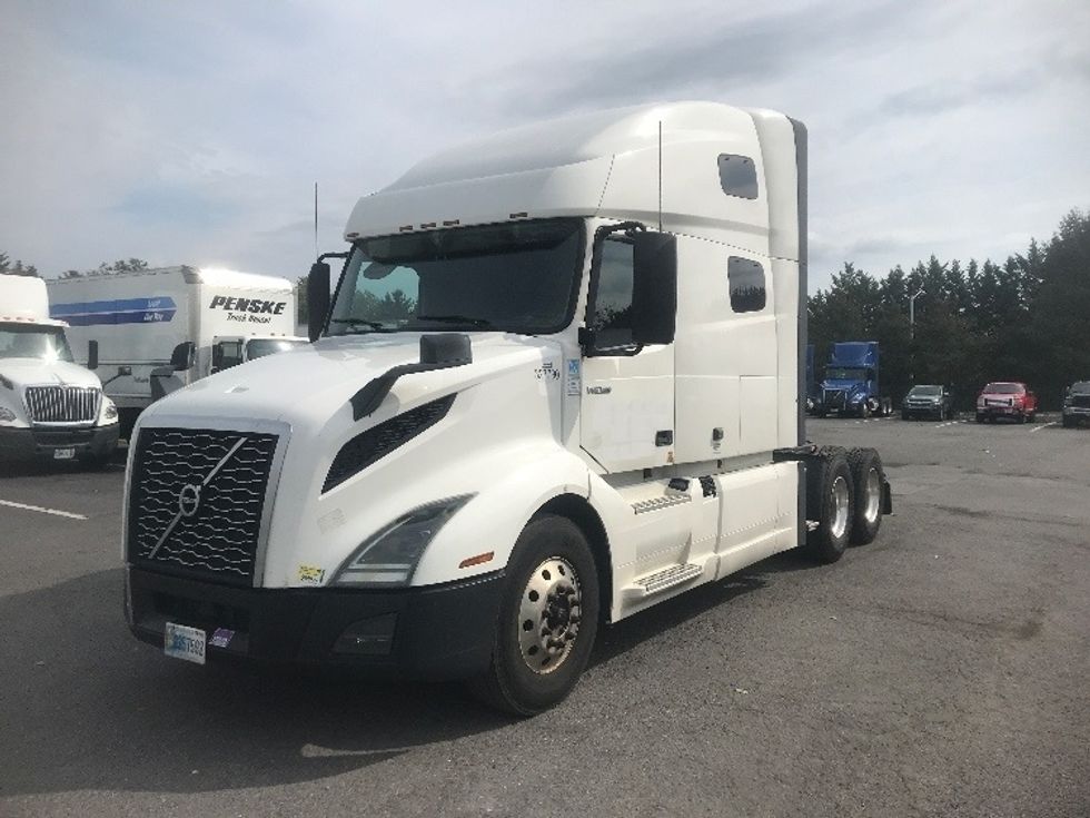 Sleeper Tractor-Heavy Duty Tractors-Volvo-2019-VNL64760-Harrisburg-PA-662,756\n\t\tmiles-$ 52,500 - Image 3