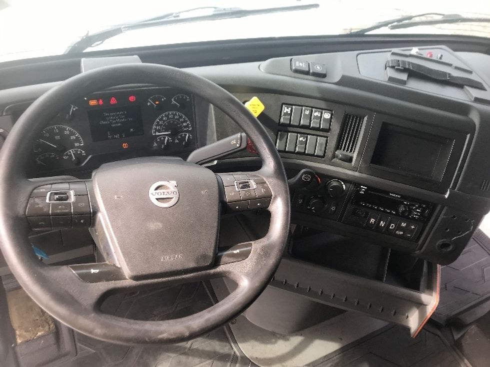 Sleeper Tractor-Heavy Duty Tractors-Volvo-2019-VNL64760-Harrisburg-PA-669,526\n\t\tmiles-$ 51,250 - Image 11
