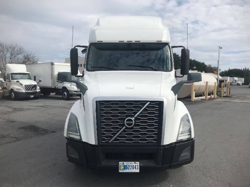 Sleeper Tractor-Heavy Duty Tractors-Volvo-2019-VNL64760-Harrisburg-PA-669,526\n\t\tmiles-$ 51,250 - Image 2