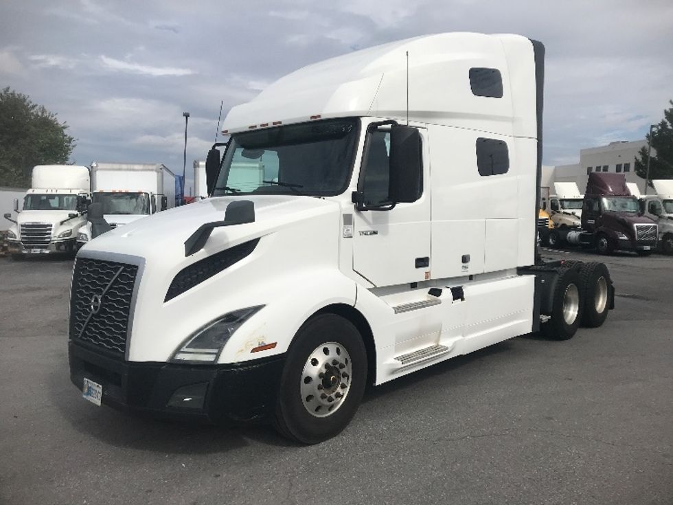 Sleeper Tractor-Heavy Duty Tractors-Volvo-2019-VNL64760-Harrisburg-PA-669,526\n\t\tmiles-$ 51,250 - Image 3