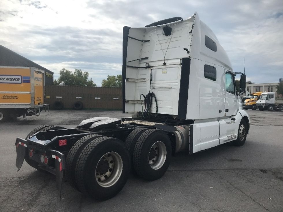 Sleeper Tractor-Heavy Duty Tractors-Volvo-2019-VNL64760-Harrisburg-PA-669,526\n\t\tmiles-$ 51,250 - Image 7