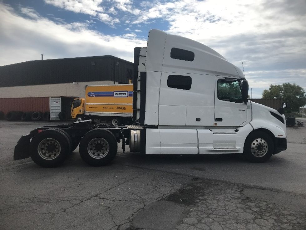 Sleeper Tractor-Heavy Duty Tractors-Volvo-2019-VNL64760-Harrisburg-PA-669,526\n\t\tmiles-$ 51,250 - Image 8