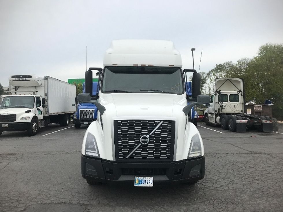 Sleeper Tractor-Heavy Duty Tractors-Volvo-2019-VNL64760-Harrisburg-PA-773,350\n\t\tmiles-$ 45,750 - Image 2