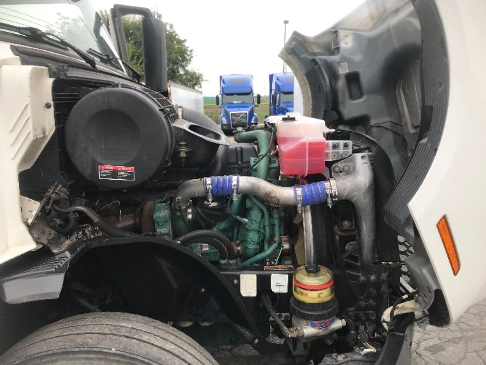 Sleeper Tractor-Heavy Duty Tractors-Volvo-2019-VNL64760-Harrisburg-PA-773,350\n\t\tmiles-$ 45,750 - Image 20