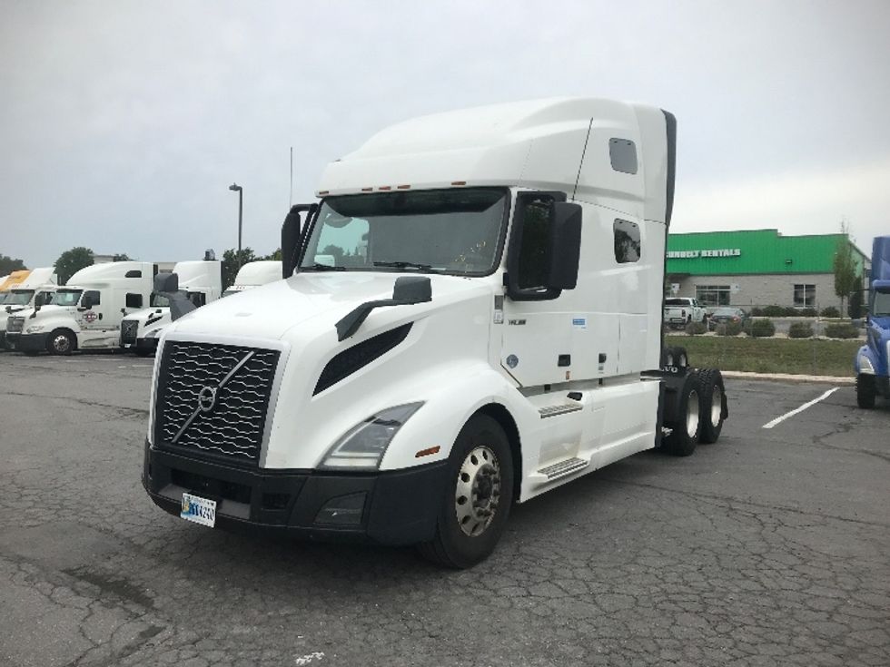 Sleeper Tractor-Heavy Duty Tractors-Volvo-2019-VNL64760-Harrisburg-PA-773,350\n\t\tmiles-$ 45,750 - Image 3