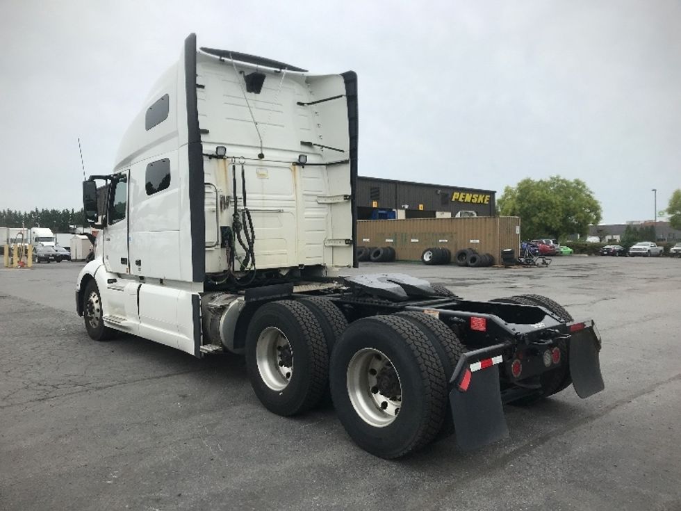 Sleeper Tractor-Heavy Duty Tractors-Volvo-2019-VNL64760-Harrisburg-PA-773,350\n\t\tmiles-$ 45,750 - Image 5