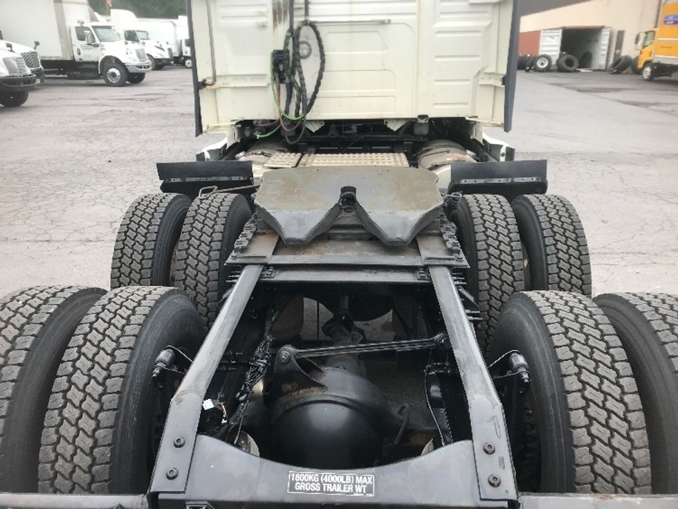 Sleeper Tractor-Heavy Duty Tractors-Volvo-2019-VNL64760-Harrisburg-PA-773,350\n\t\tmiles-$ 45,750 - Image 6