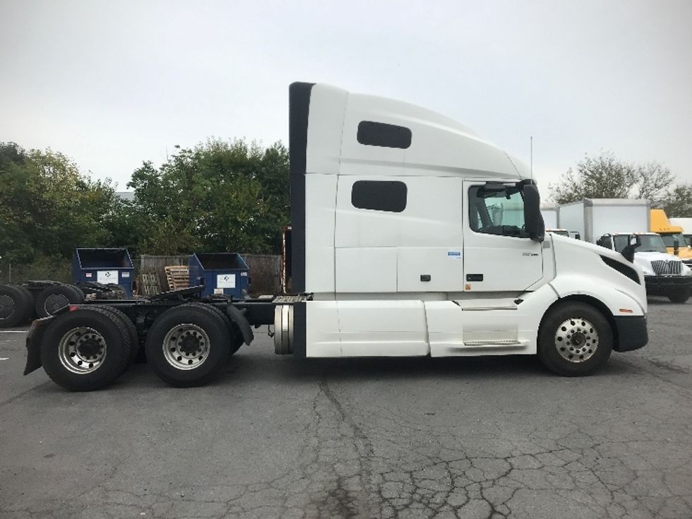 Sleeper Tractor-Heavy Duty Tractors-Volvo-2019-VNL64760-Harrisburg-PA-773,350\n\t\tmiles-$ 45,750 - Image 8