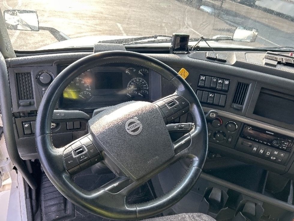 Sleeper Tractor-Heavy Duty Tractors-Volvo-2019-VNL64760-Indianapolis-IN-541,698\n\t\tmiles-$ 54,500 - Image 11