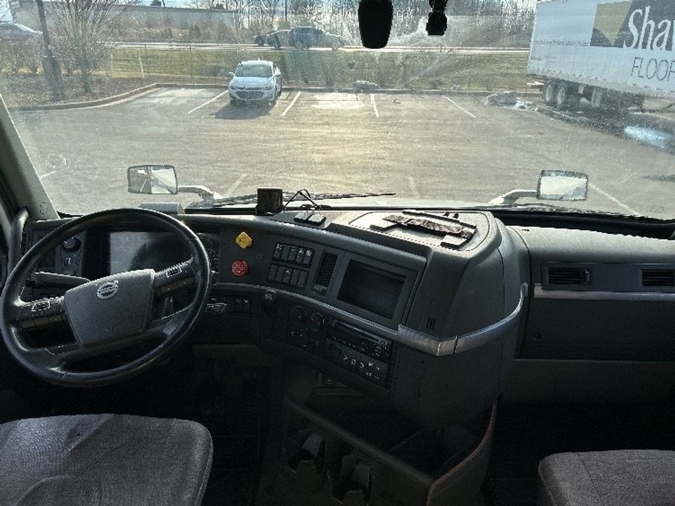 Sleeper Tractor-Heavy Duty Tractors-Volvo-2019-VNL64760-Indianapolis-IN-541,698\n\t\tmiles-$ 54,500 - Image 12