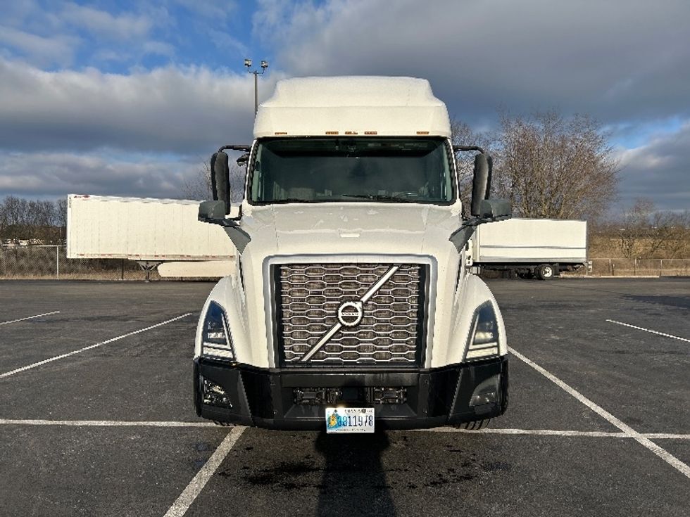 Sleeper Tractor-Heavy Duty Tractors-Volvo-2019-VNL64760-Indianapolis-IN-541,698\n\t\tmiles-$ 54,500 - Image 2