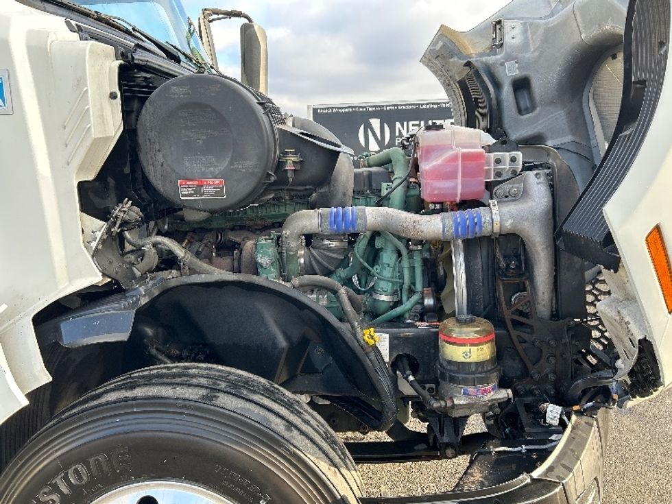 Sleeper Tractor-Heavy Duty Tractors-Volvo-2019-VNL64760-Indianapolis-IN-541,698\n\t\tmiles-$ 54,500 - Image 20