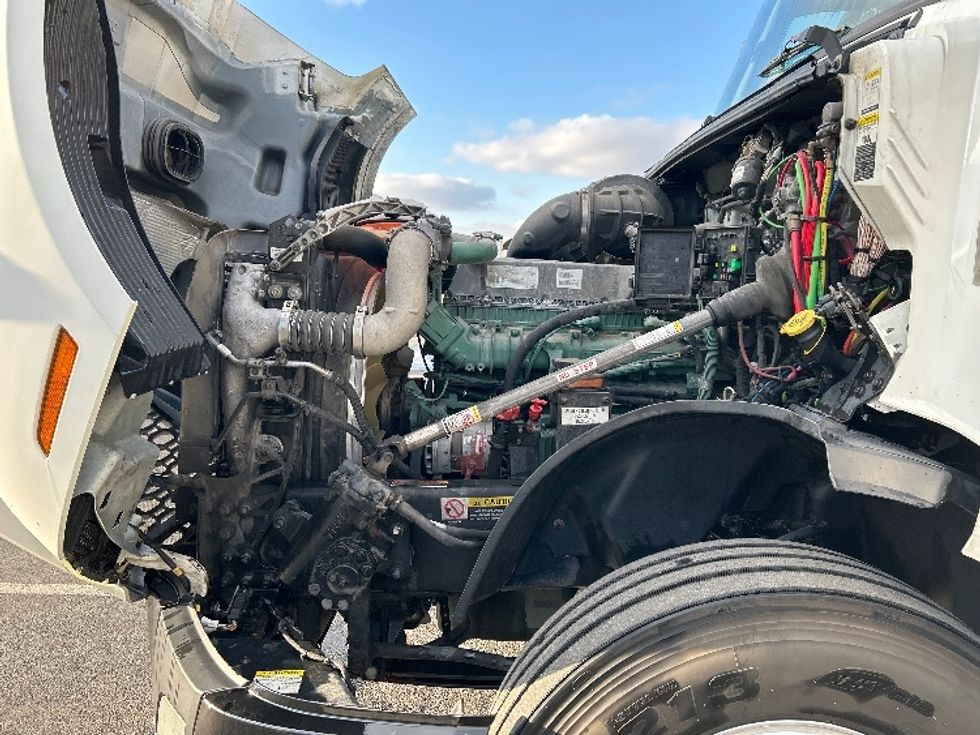 Sleeper Tractor-Heavy Duty Tractors-Volvo-2019-VNL64760-Indianapolis-IN-541,698\n\t\tmiles-$ 54,500 - Image 21