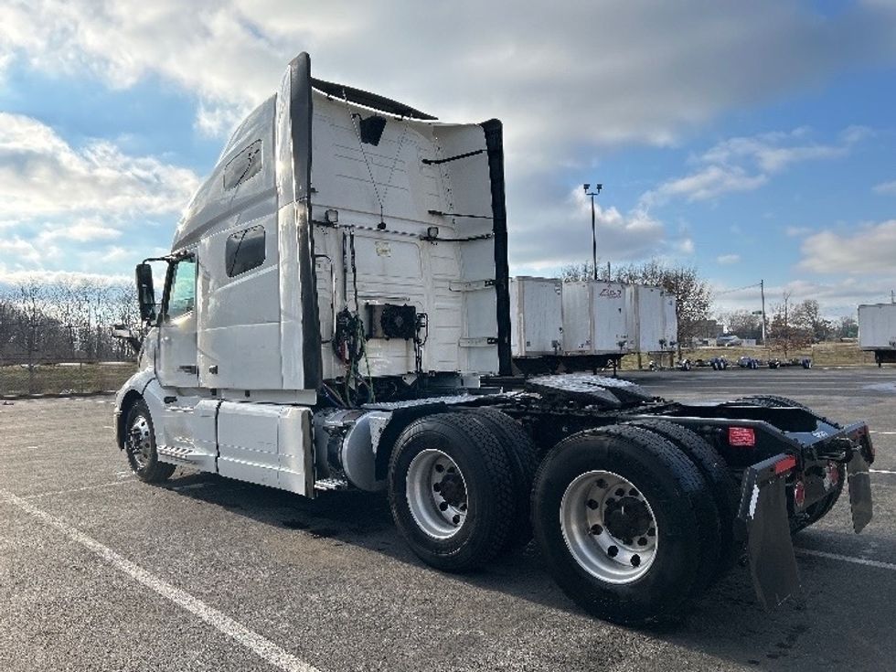 Sleeper Tractor-Heavy Duty Tractors-Volvo-2019-VNL64760-Indianapolis-IN-541,698\n\t\tmiles-$ 54,500 - Image 5