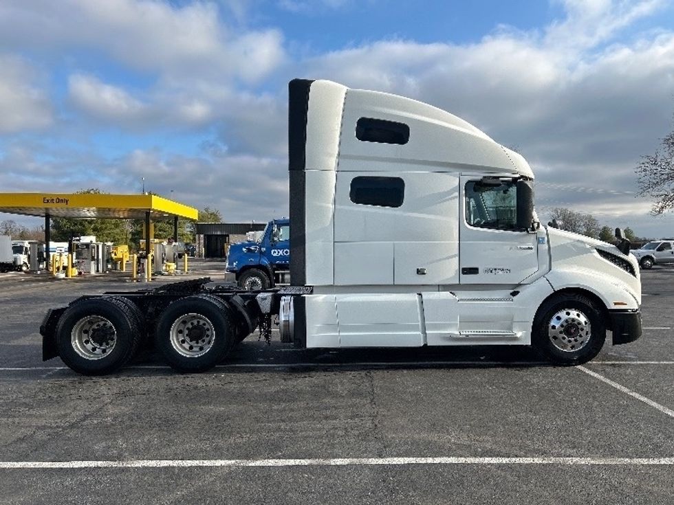 Sleeper Tractor-Heavy Duty Tractors-Volvo-2019-VNL64760-Indianapolis-IN-541,698\n\t\tmiles-$ 54,500 - Image 8