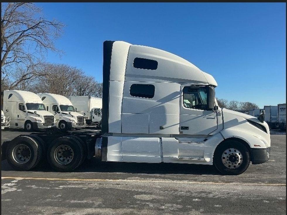 Sleeper Tractor-Heavy Duty Tractors-Volvo-2019-VNL64760-Indianapolis-IN-594,630\n\t\tmiles-$ 50,750 - Image 19