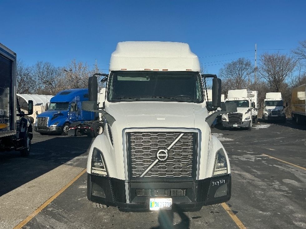 Sleeper Tractor-Heavy Duty Tractors-Volvo-2019-VNL64760-Indianapolis-IN-594,630\n\t\tmiles-$ 50,750 - Image 2