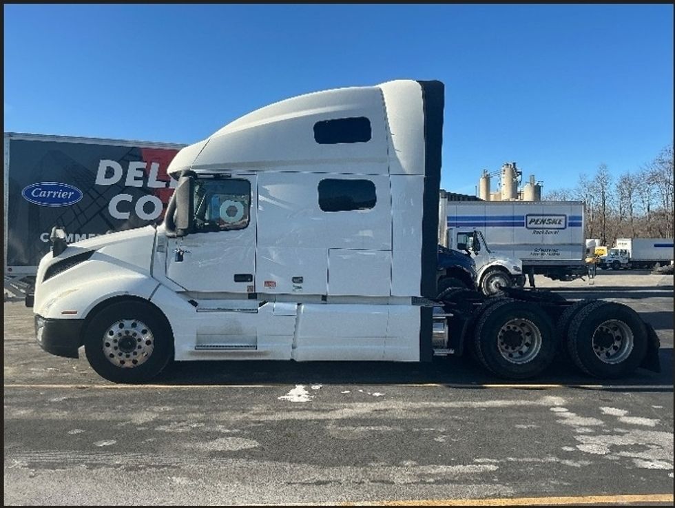 Sleeper Tractor-Heavy Duty Tractors-Volvo-2019-VNL64760-Indianapolis-IN-594,630\n\t\tmiles-$ 50,750 - Image 3