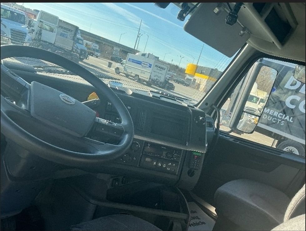 Sleeper Tractor-Heavy Duty Tractors-Volvo-2019-VNL64760-Indianapolis-IN-594,630\n\t\tmiles-$ 50,750 - Image 8