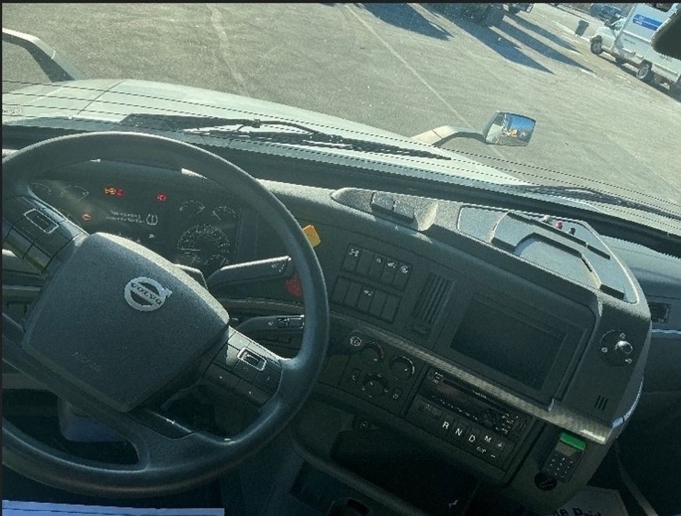 Sleeper Tractor-Heavy Duty Tractors-Volvo-2019-VNL64760-Indianapolis-IN-594,630\n\t\tmiles-$ 50,750 - Image 9