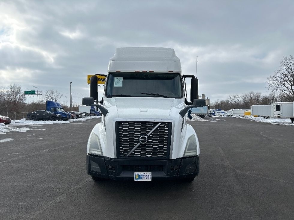 Sleeper Tractor-Heavy Duty Tractors-Volvo-2019-VNL64760-Indianapolis-IN-606,396\n\t\tmiles-$ 50,750 - Image 2