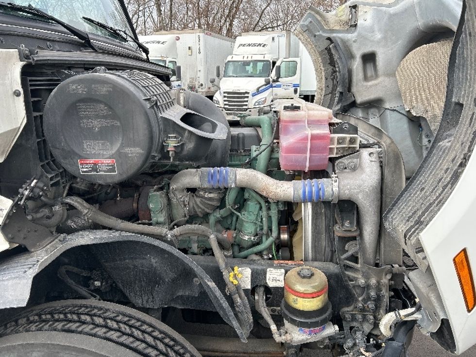 Sleeper Tractor-Heavy Duty Tractors-Volvo-2019-VNL64760-Indianapolis-IN-606,396\n\t\tmiles-$ 50,750 - Image 20