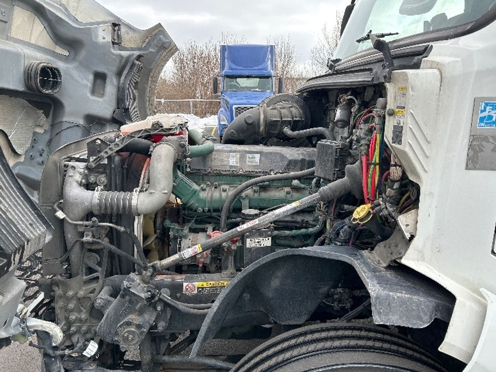 Sleeper Tractor-Heavy Duty Tractors-Volvo-2019-VNL64760-Indianapolis-IN-606,396\n\t\tmiles-$ 50,750 - Image 21