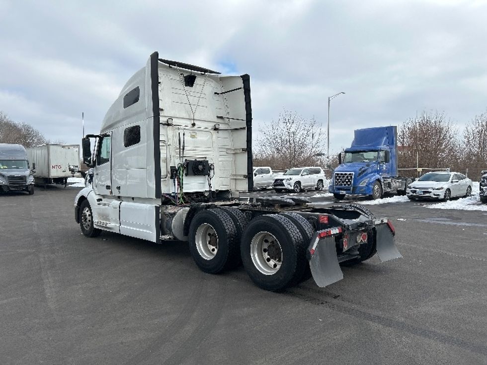 Sleeper Tractor-Heavy Duty Tractors-Volvo-2019-VNL64760-Indianapolis-IN-606,396\n\t\tmiles-$ 50,750 - Image 5
