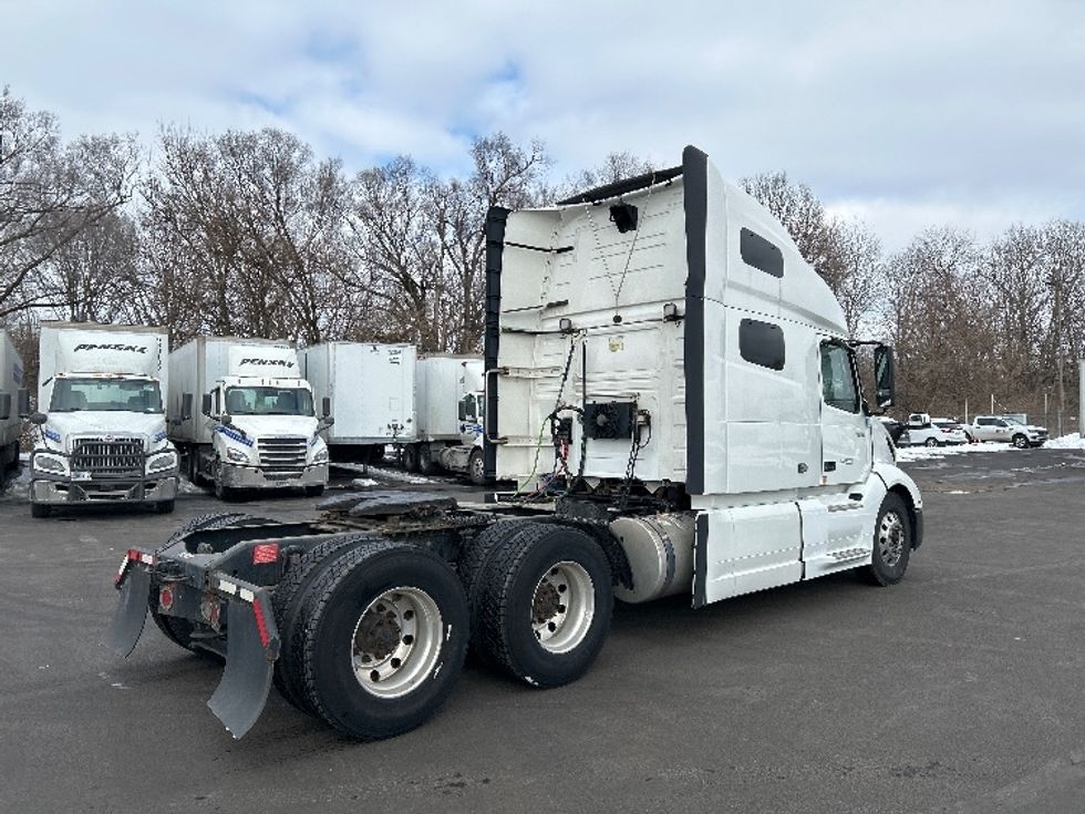 Sleeper Tractor-Heavy Duty Tractors-Volvo-2019-VNL64760-Indianapolis-IN-606,396\n\t\tmiles-$ 50,750 - Image 7