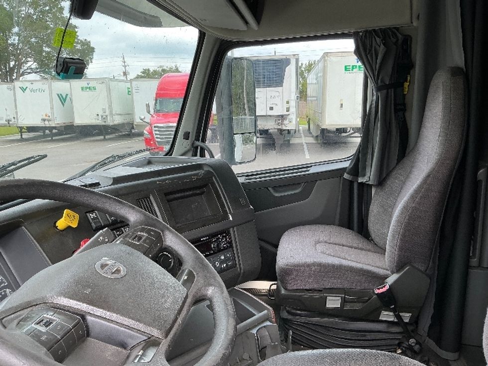 Sleeper Tractor-Heavy Duty Tractors-Volvo-2019-VNL64760-Jacksonville-FL-401,506\n\t\tmiles-$ 67,750 - Image 10