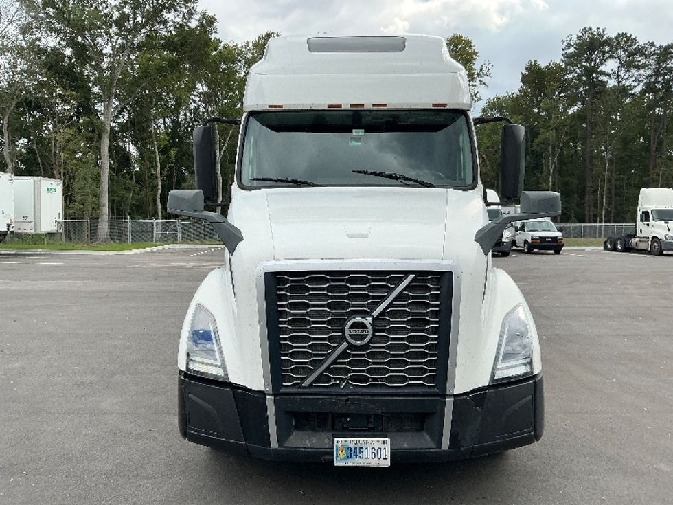 2019 Volvo Truck VNL photo 2