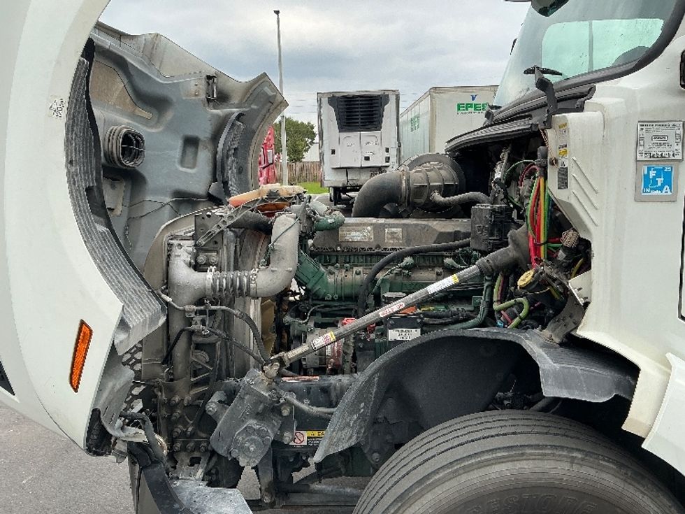 Sleeper Tractor-Heavy Duty Tractors-Volvo-2019-VNL64760-Jacksonville-FL-401,506\n\t\tmiles-$ 67,750 - Image 21