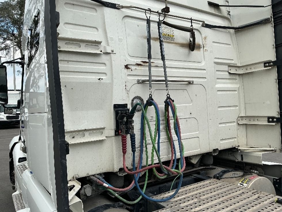 Sleeper Tractor-Heavy Duty Tractors-Volvo-2019-VNL64760-Jacksonville-FL-401,506\n\t\tmiles-$ 67,750 - Image 22