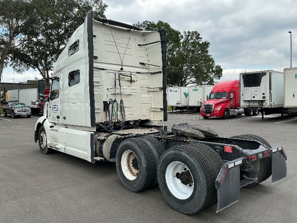 Sleeper Tractor-Heavy Duty Tractors-Volvo-2019-VNL64760-Jacksonville-FL-401,506\n\t\tmiles-$ 67,750 - Image 5