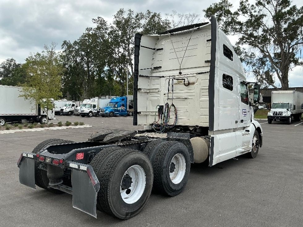 Sleeper Tractor-Heavy Duty Tractors-Volvo-2019-VNL64760-Jacksonville-FL-401,506\n\t\tmiles-$ 67,750 - Image 7