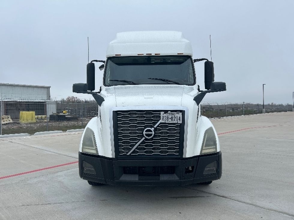 Sleeper Tractor-Heavy Duty Tractors-Volvo-2019-VNL64760-Katy-TX-745,694\n\t\tmiles-$ 46,500 - Image 2