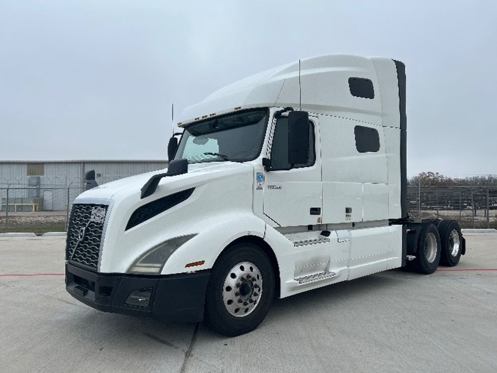 Sleeper Tractor-Heavy Duty Tractors-Volvo-2019-VNL64760-Katy-TX-745,694\n\t\tmiles-$ 46,500 - Image 3